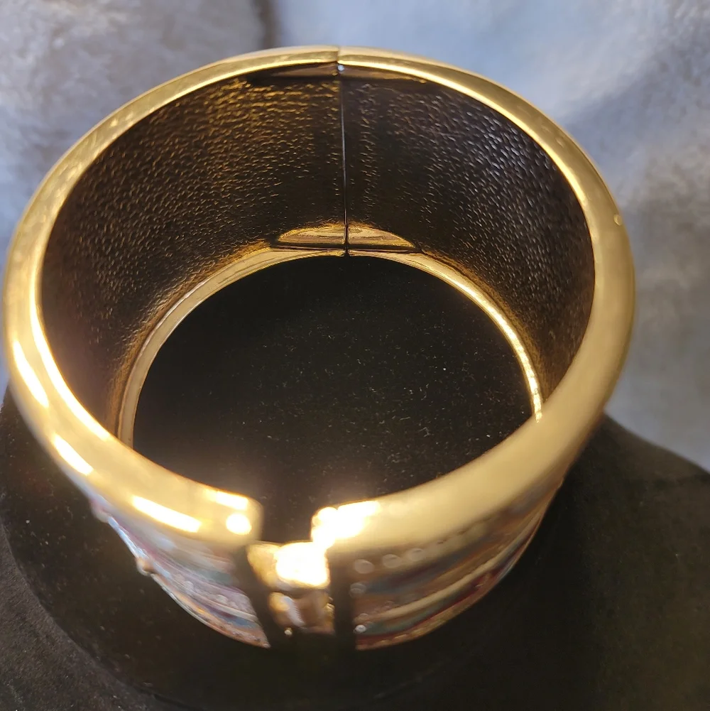 Egyptian Revival Enamel Cuff Bracelet, Goldtone, Vintage, Estate - Picture 7 of 10